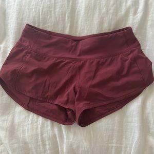 Lululemon Deep Rouge Speed Up 2.5 Size 4 shorts